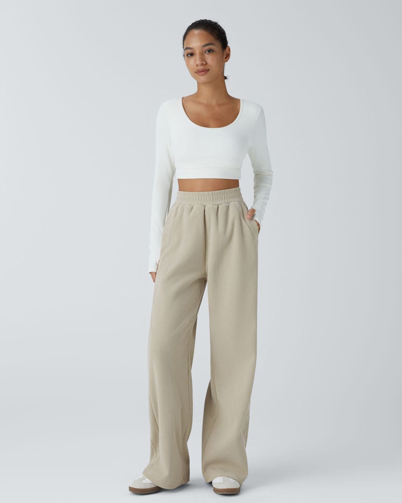 Elongates the Legs